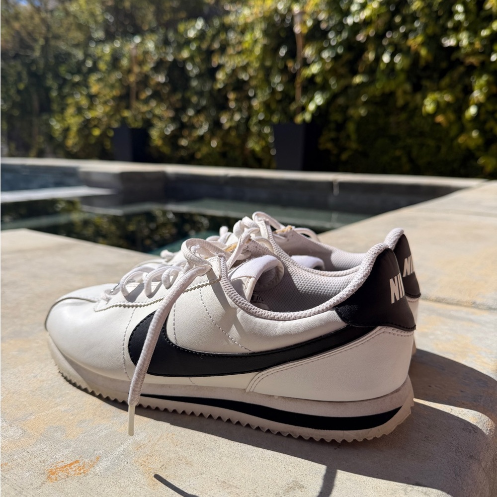 Nike Cortez White / Black Shoes Mens 7 Women’s 8.5